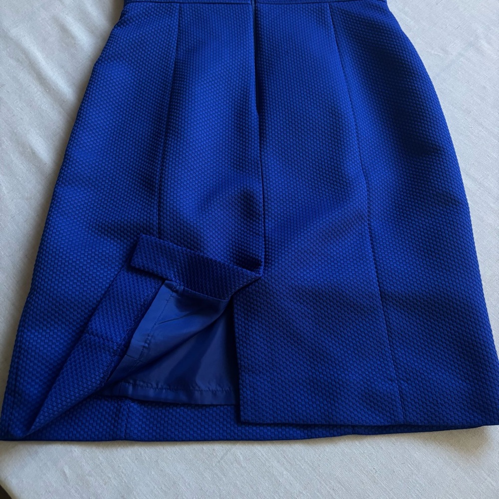 Tahari Arthur S. Levine Blue Sheath Dress Gold Buckle Size 4 Career Workwear - Picture 6 of 13